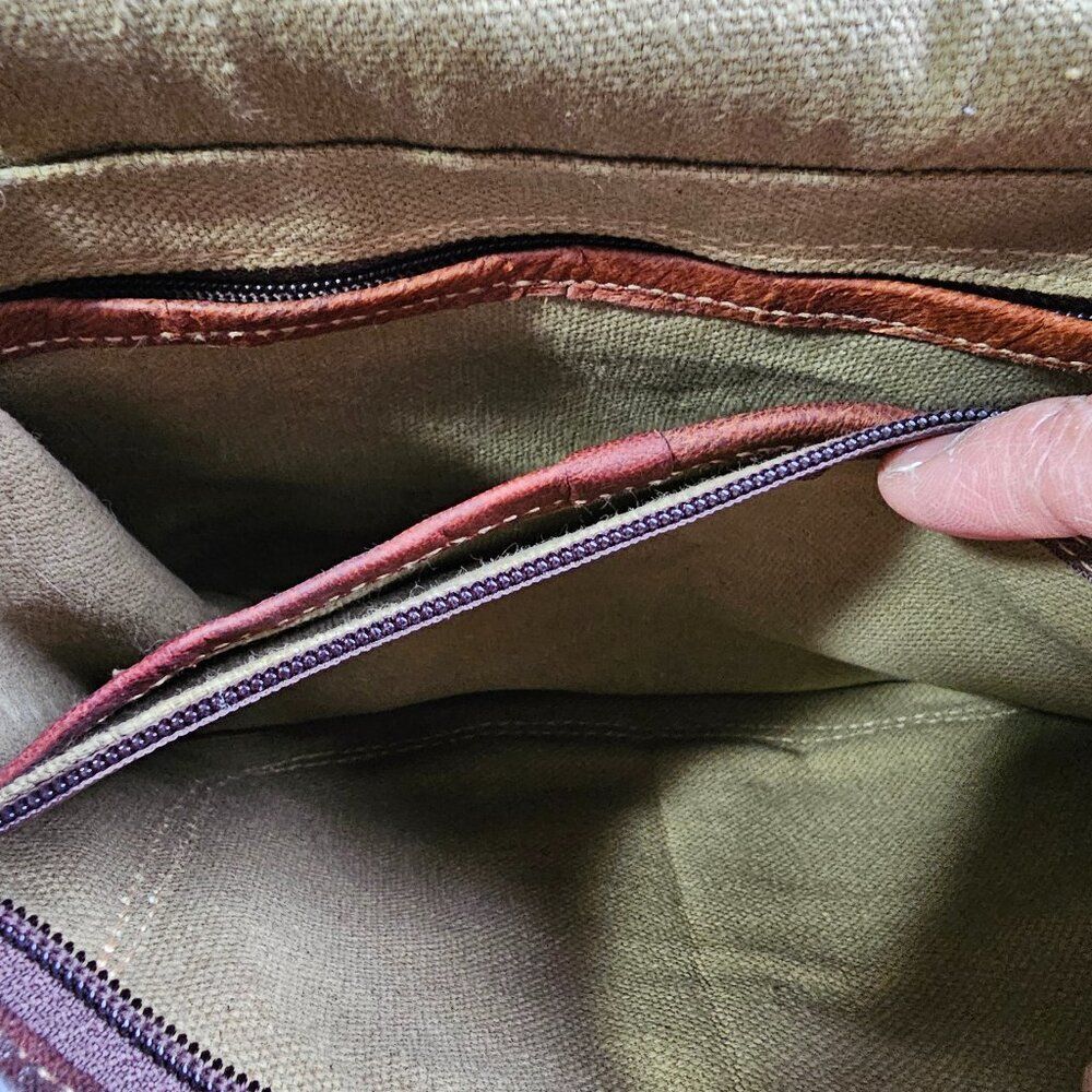 EUC VINTAGE GENUINE LEATHER DEEP BRICK RED SADDLE STYLE SLING BAG SMALL - Picture 10 of 16